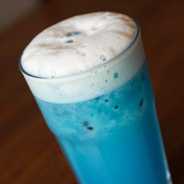 iced blue tea latte
