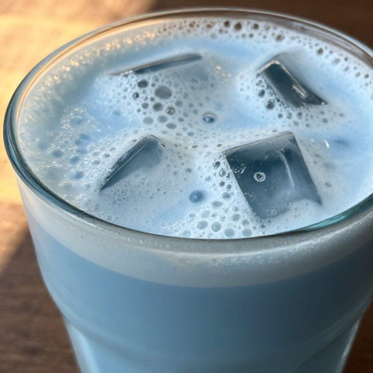 iced blue tea latte
